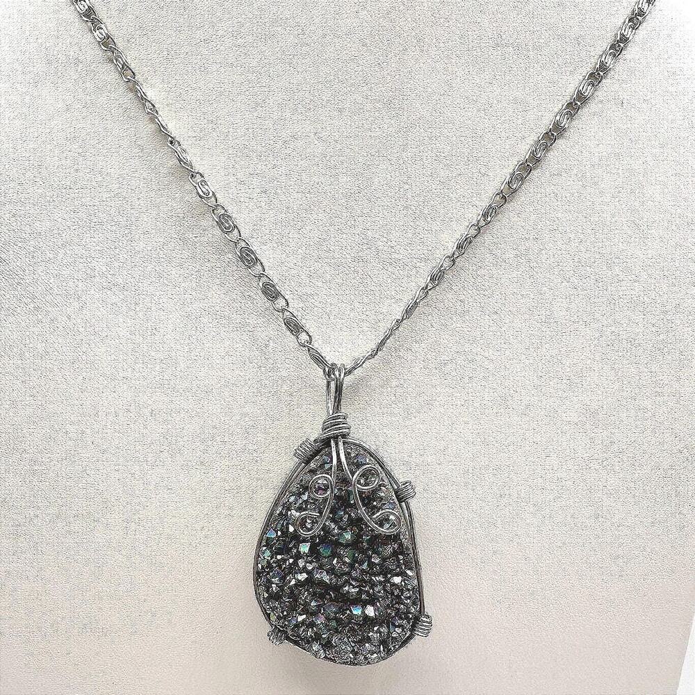 Vintage 90s Silver Wire-Wrapped Black Iridescent Druze Teardrop Pendant Jewelry